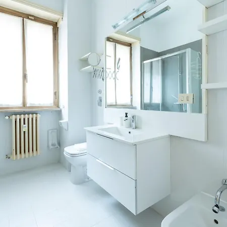 Lorenteggio Large Flat Apartamento
