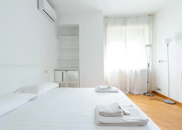 Easytopstay - Lorenteggio Large Flat Apartament *