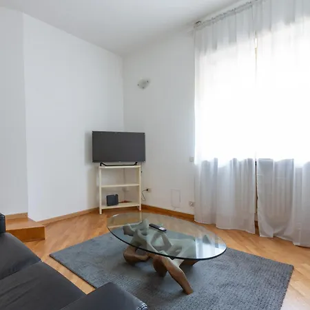 Daire Lorenteggio Large Flat *