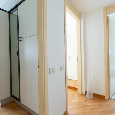 Daire Lorenteggio Large Flat *