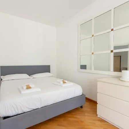 Lorenteggio Large Flat Daire