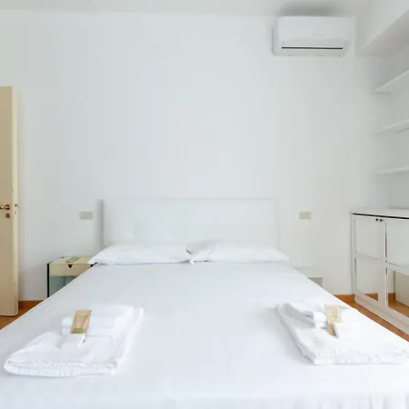 Daire Lorenteggio Large Flat Milano