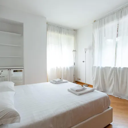 Easytopstay - Lorenteggio Large Flat