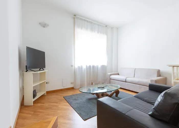 Easytopstay - Lorenteggio Large Flat Apartment Milan