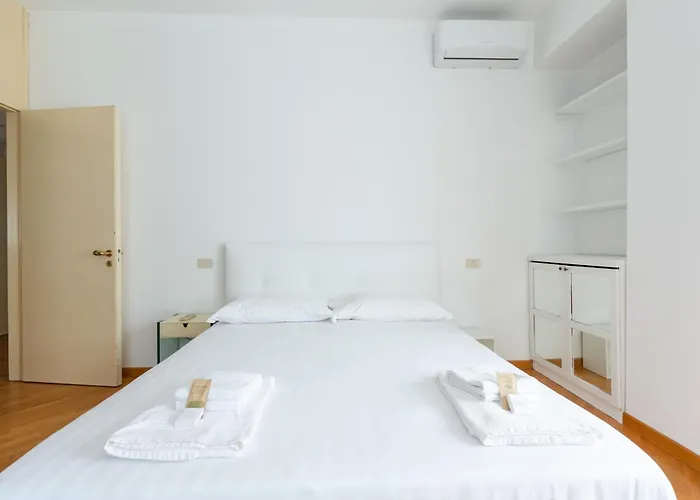 Apartment Easytopstay - Lorenteggio Large Flat Milan